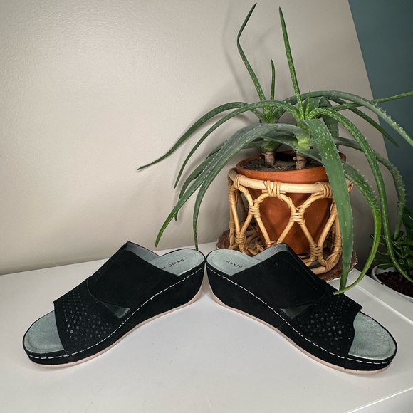 David Tate Black Suede Perforated Slide Sandals | Wedge Comfort Shoes | Size 7.5 - Picture 5 of 12